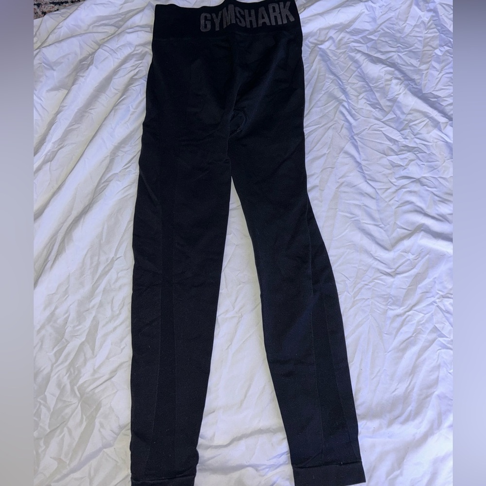 Gym shark leggings size small